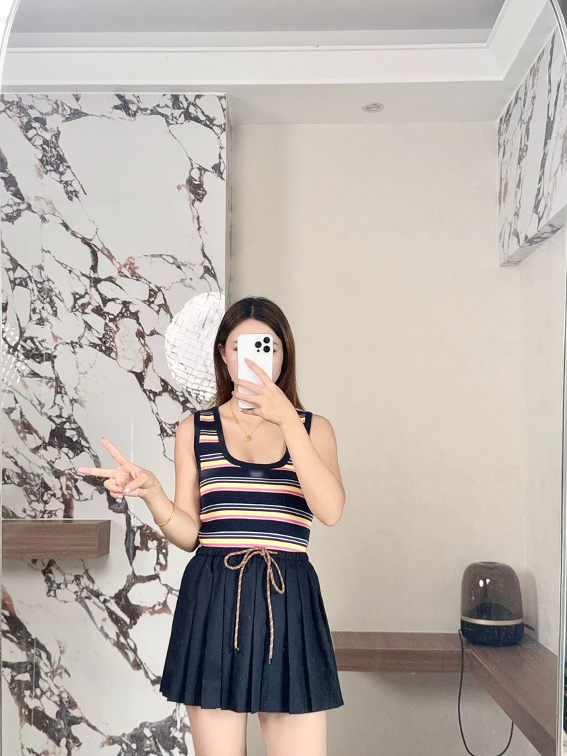 短款显瘦吊带轻少女修身型宽松型背心休闲学院