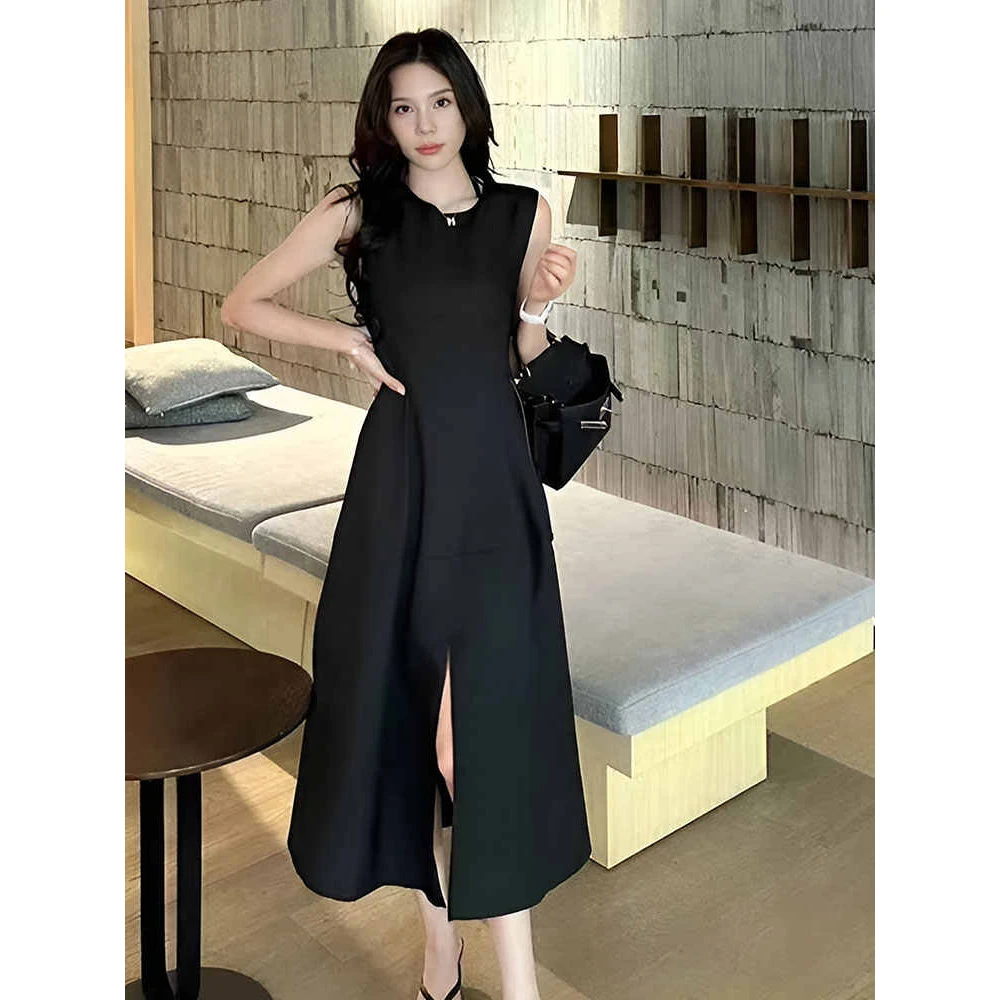 赫本风黑色无袖背心连衣裙女2025新款夏季高级感小众显瘦开叉长裙