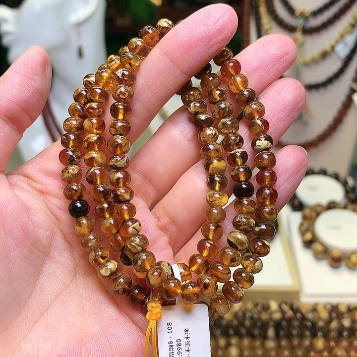 未镶嵌琥珀裸石6溶洞