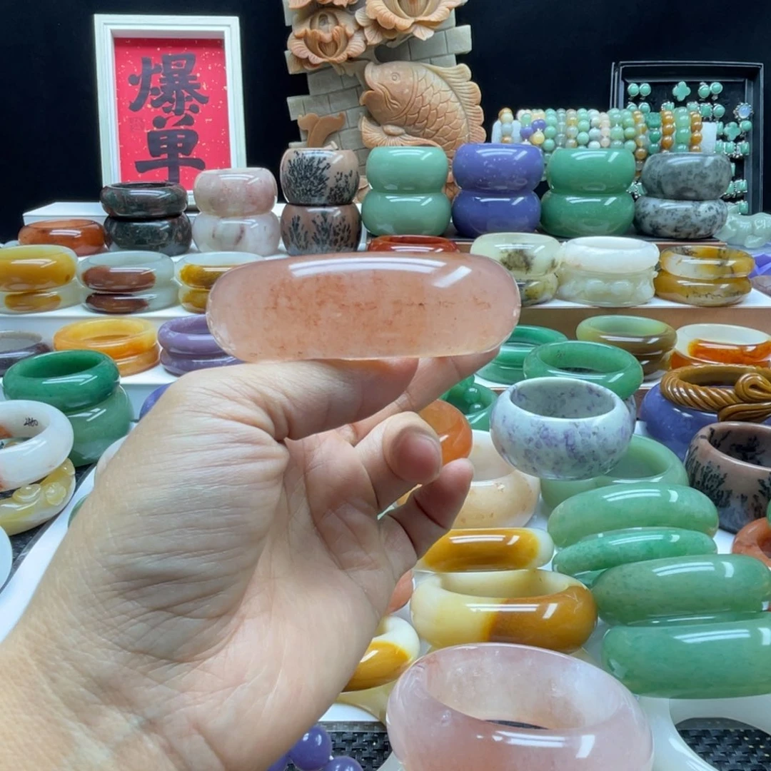 *****石英岩玉未镶嵌手镯