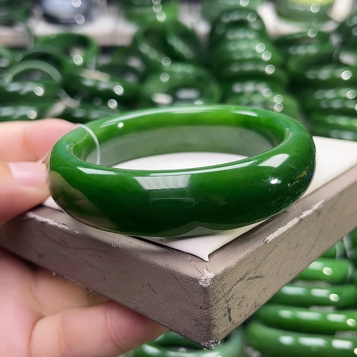 未镶嵌手镯和田玉（碧玉）