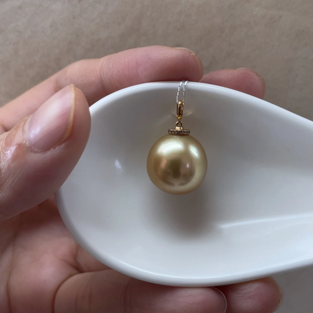 海水珍珠颈饰18K金镶嵌13.7mm