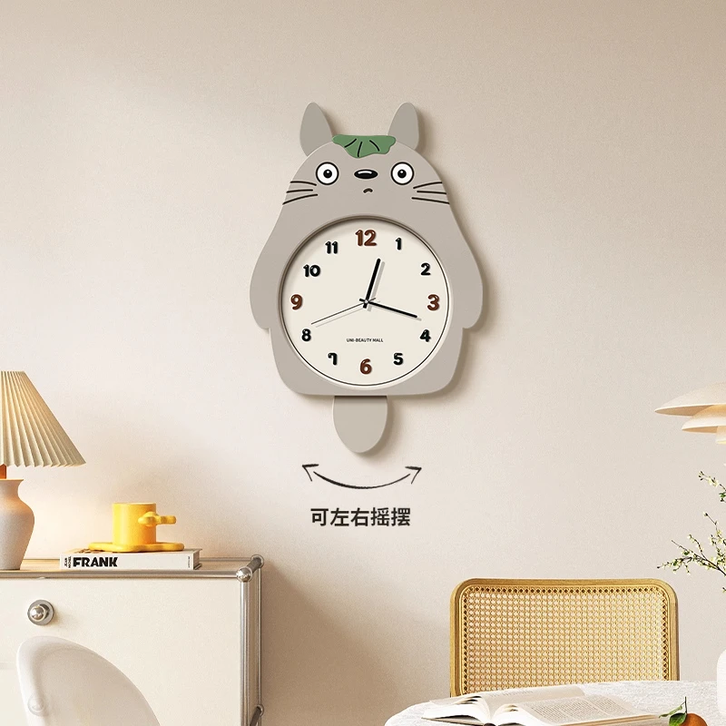龙猫创意客厅挂钟钟表时钟挂墙2025新款高级感家用时钟挂墙免打孔