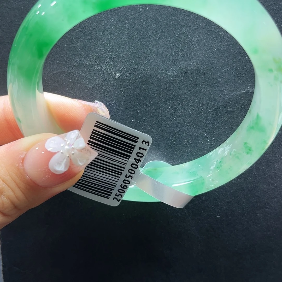 ****石英质玉手镯未镶嵌