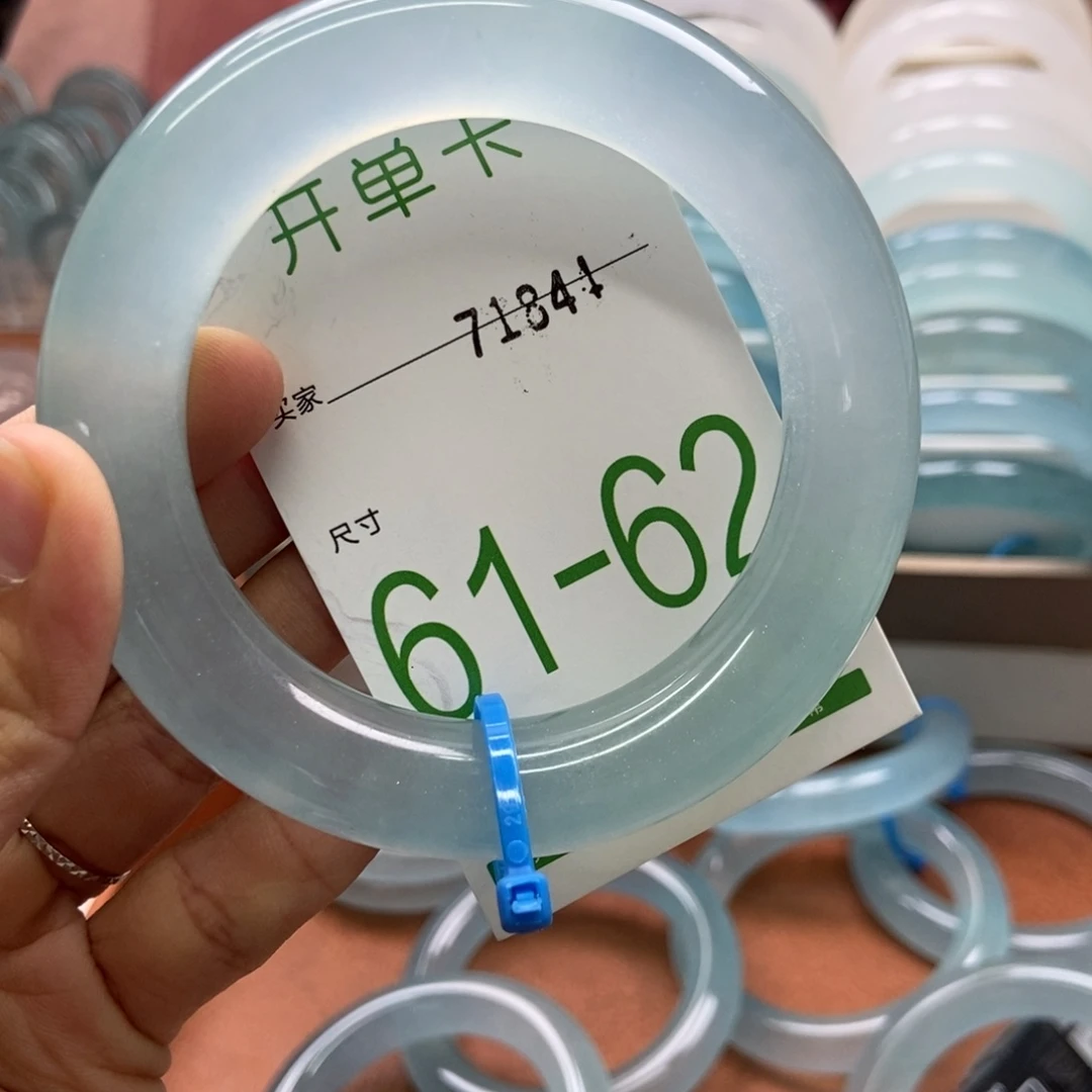未镶嵌手镯石英质玉陈