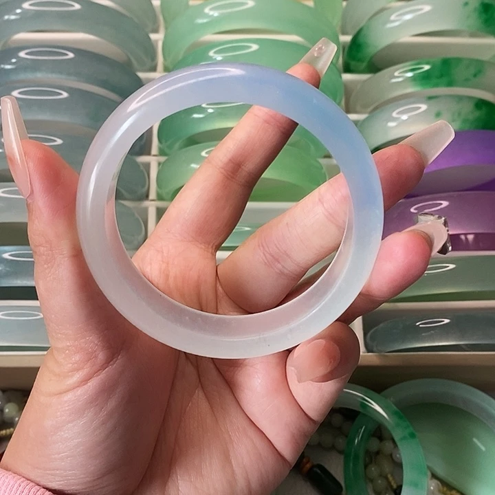未镶嵌手镯石英岩玉