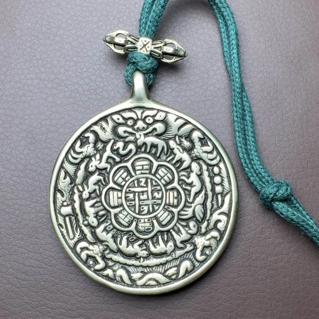 琉璃颈饰遇*了藏式风格九宫格