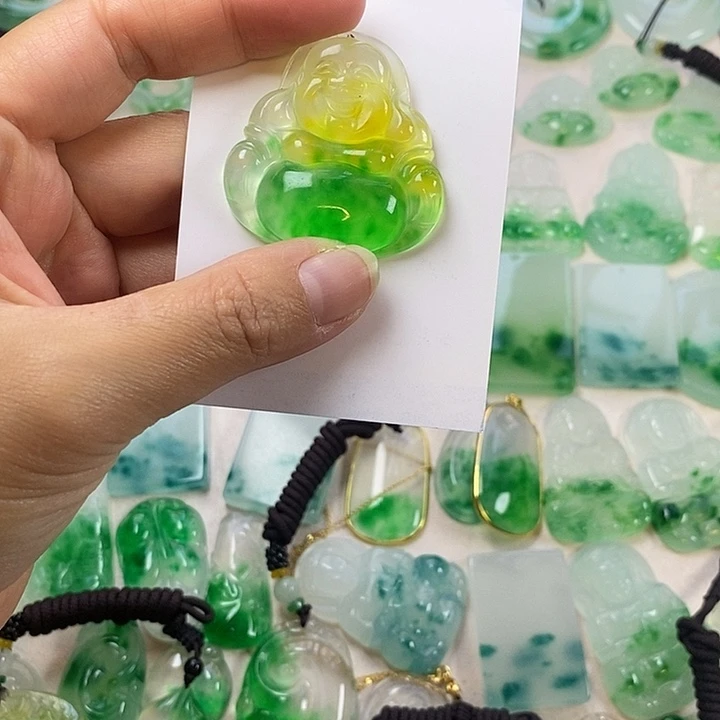 民***工翡翠未镶嵌颈饰佛公
