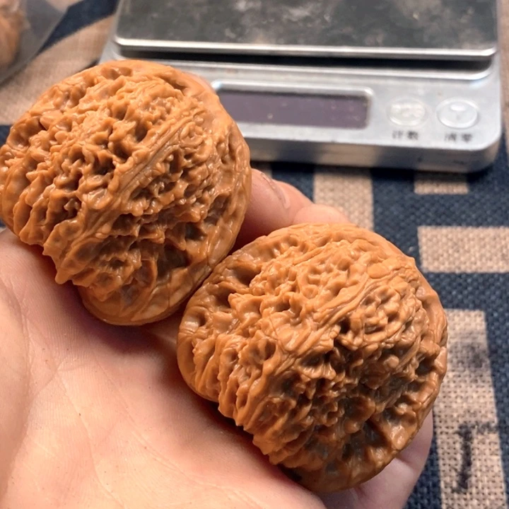 文玩核桃吊坠南疆石有修