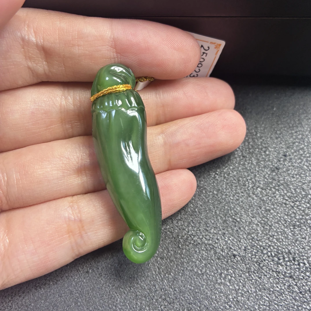 和田玉碧玉冰菠菜辣椒吊坠红红火火