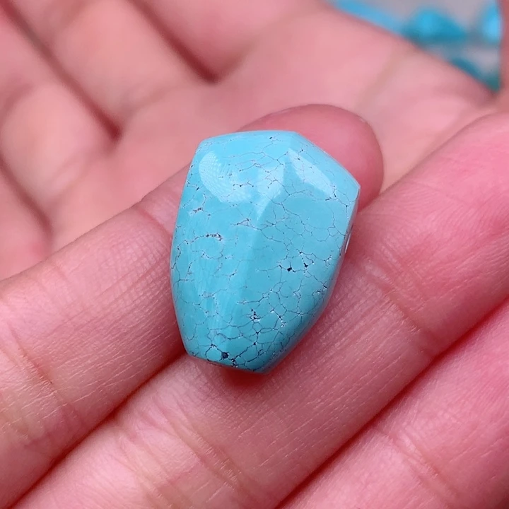 绿松石颈饰未镶嵌