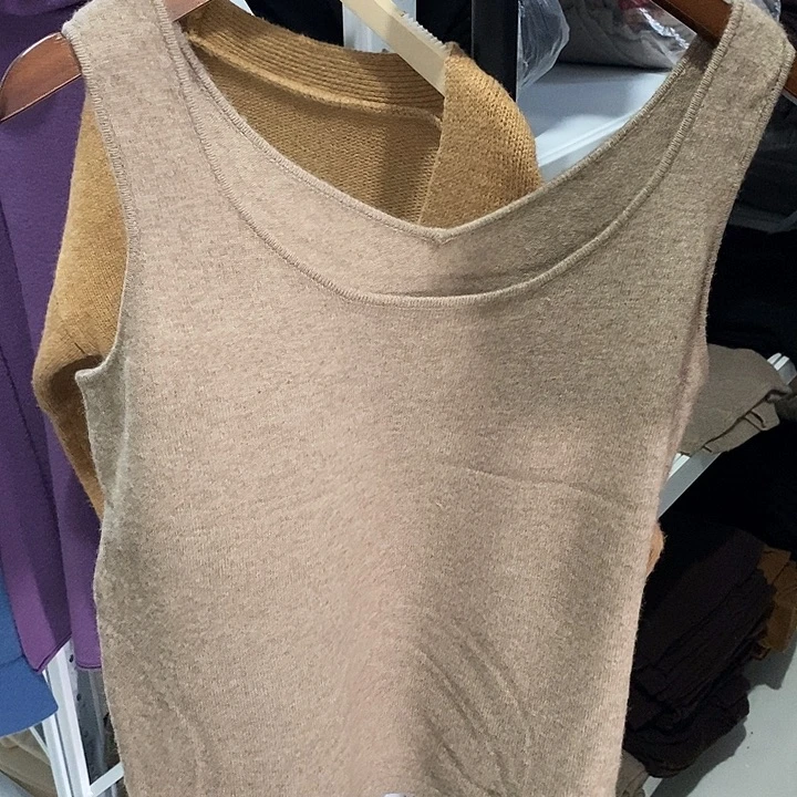 山羊绒吊带背心颜色随机