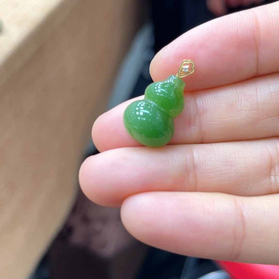 颈饰18K金镶嵌和田玉