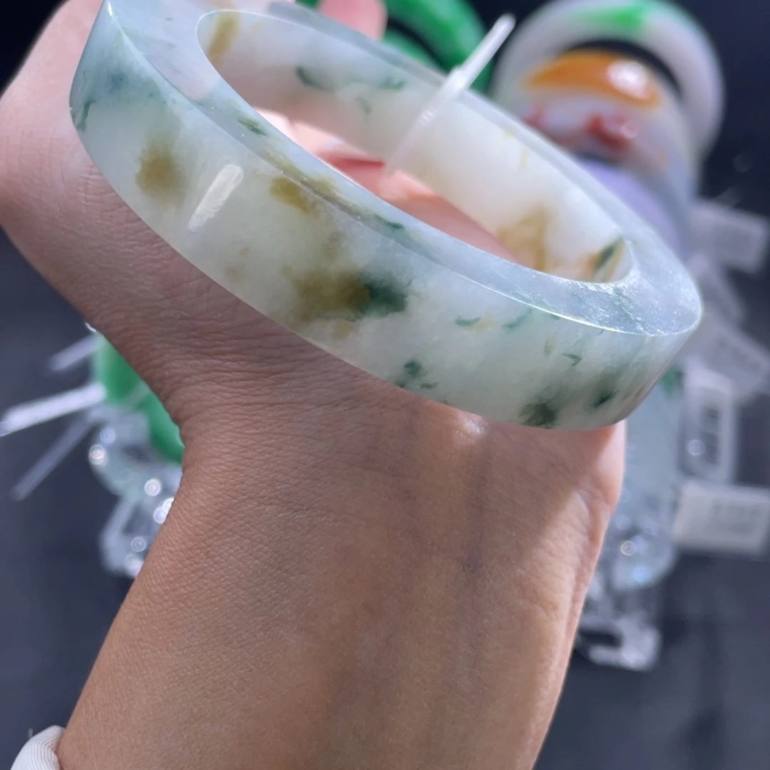定制翡翠未镶嵌手镯