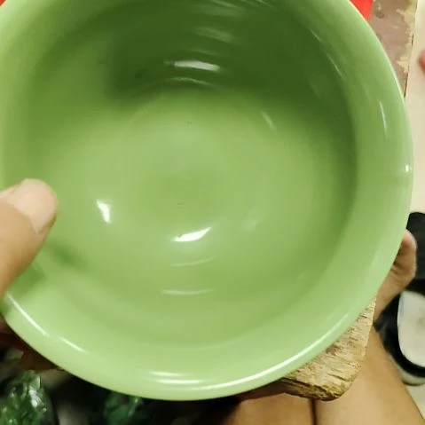 瓷片盘子，碗，瓶子，沙锅，茶壶，微瑕疵！
