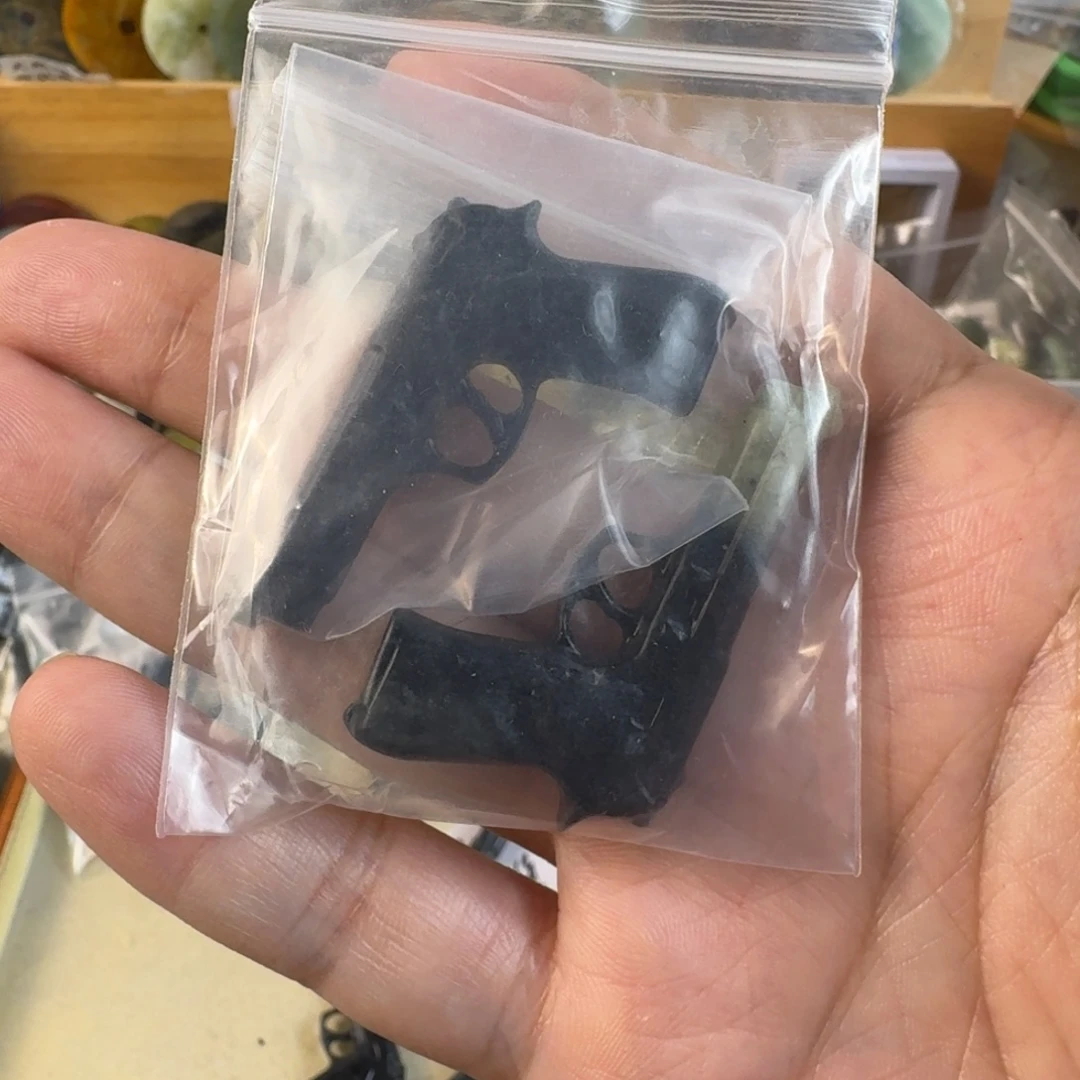 浮***屠蛇纹石玉合金颈饰