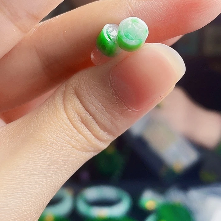 翡翠18K金镶嵌颈饰多样性