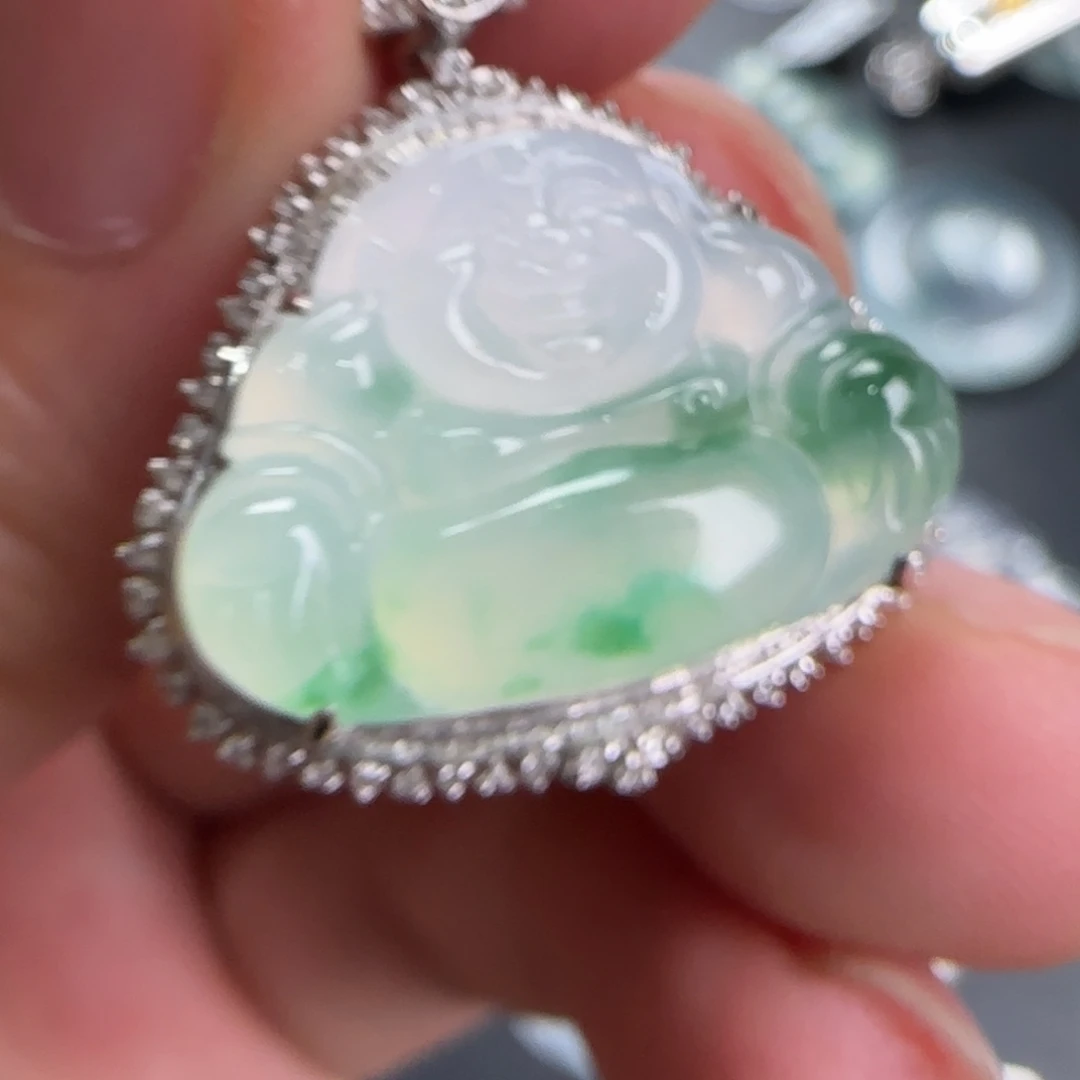 翡翠18K金镶嵌颈饰