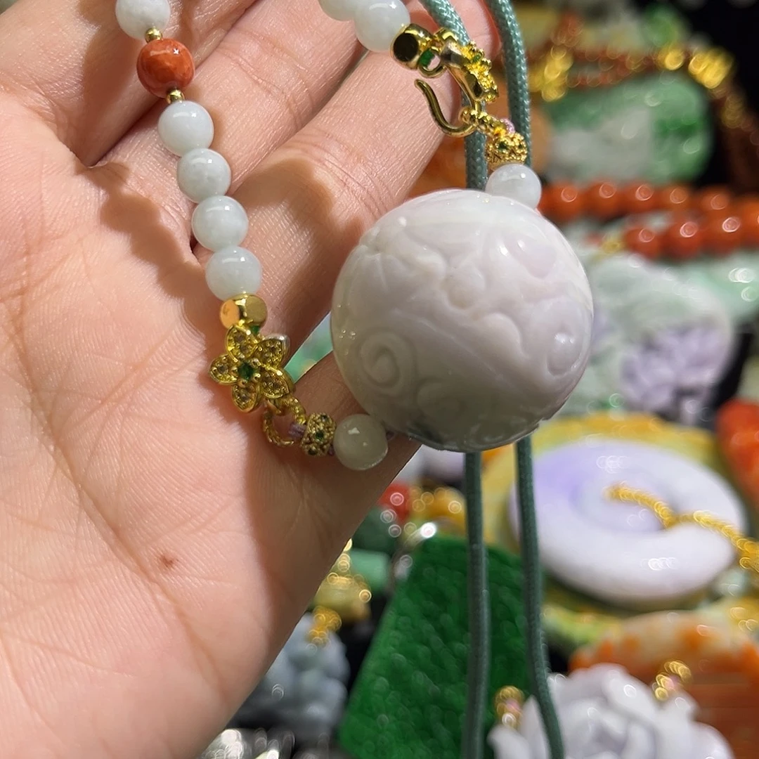 翡翠未镶嵌颈饰待编织