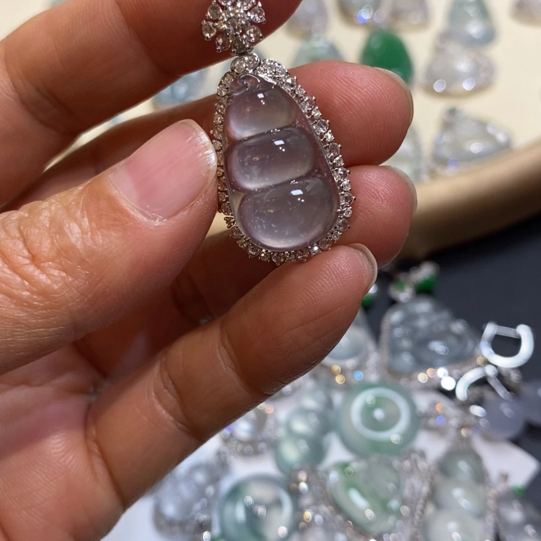 翡翠18K金镶嵌吊坠(不含链)福豆