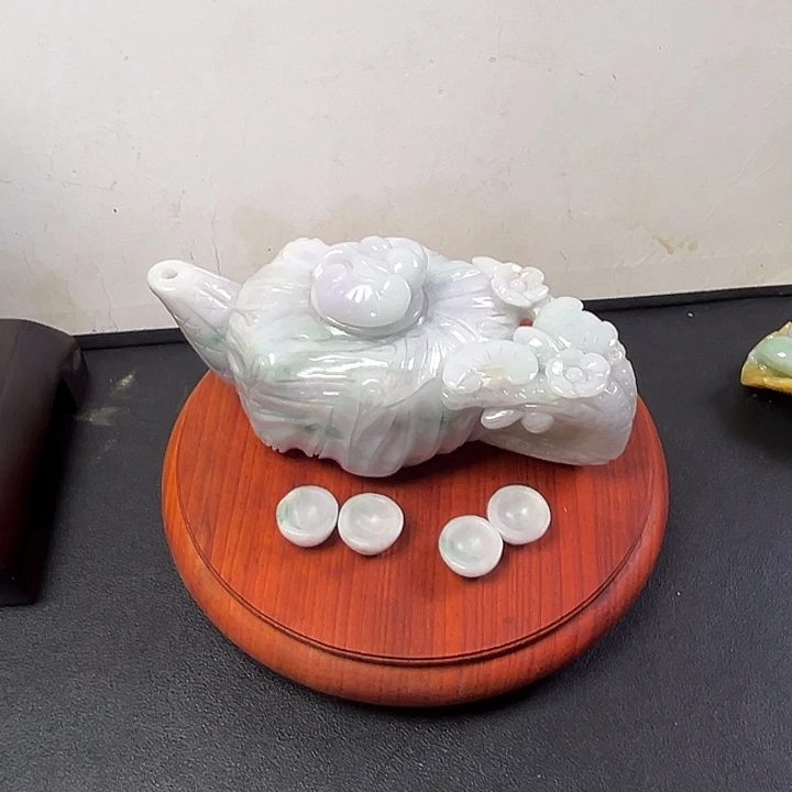 东***彩翡翠摆件未镶嵌翡翠