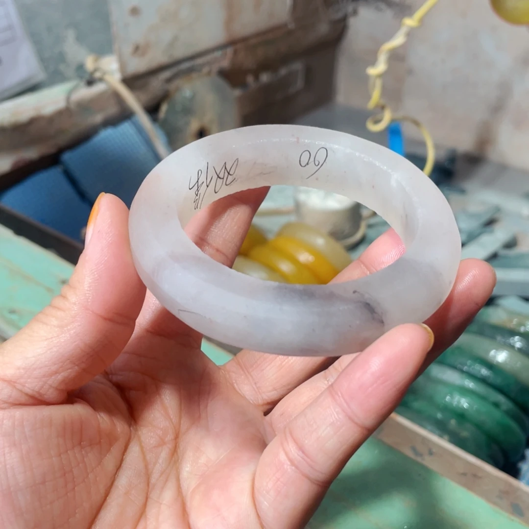 房***子未镶嵌手镯石英质玉定制加工