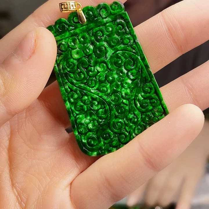 翡翠18K金镶嵌颈饰多样性