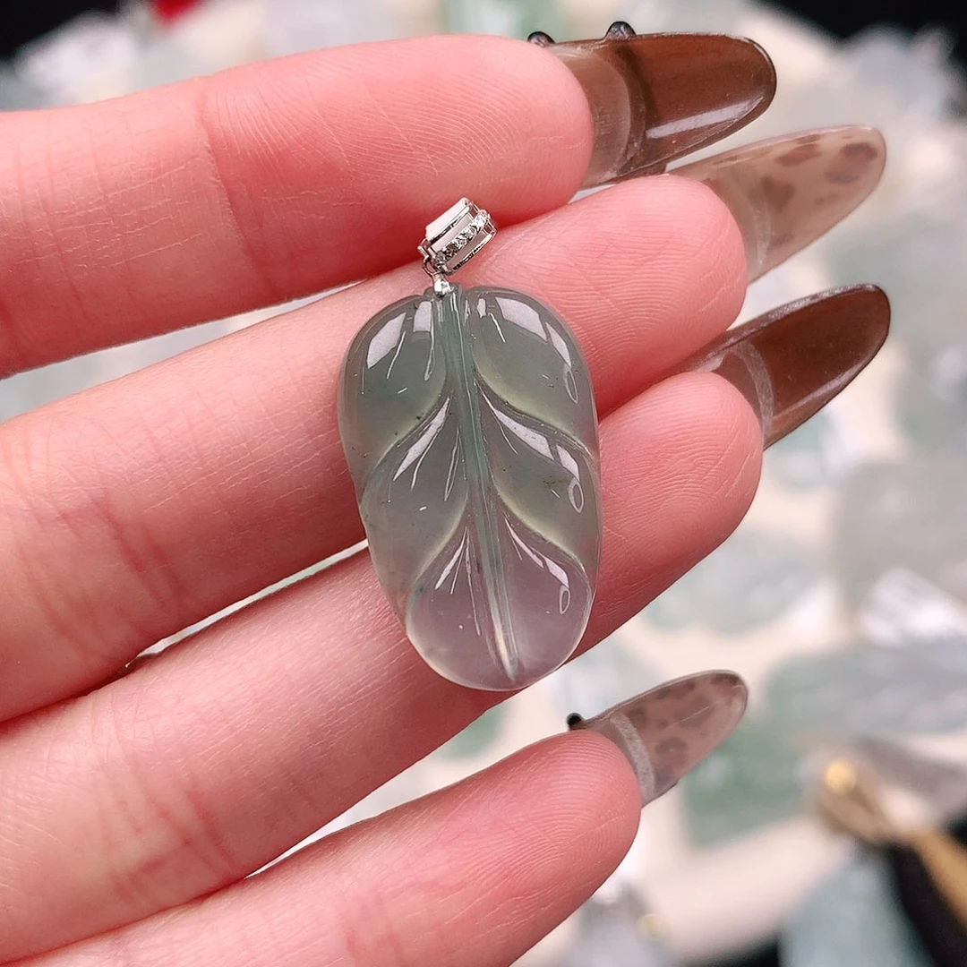 翡翠颈饰18K金镶嵌渐变色叶29.8，24、15、3.6