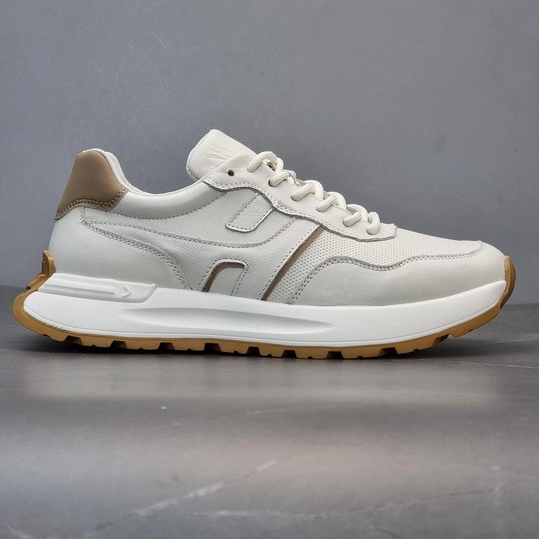 2025年时尚百搭新款男鞋厚底透气打孔小白鞋百搭运动休闲鞋潮流男