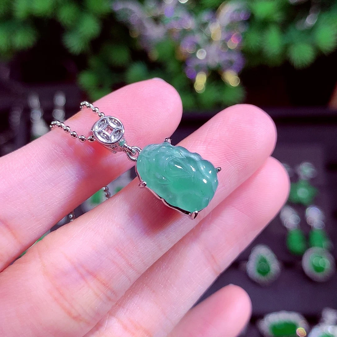 颈饰未镶嵌翡翠天然