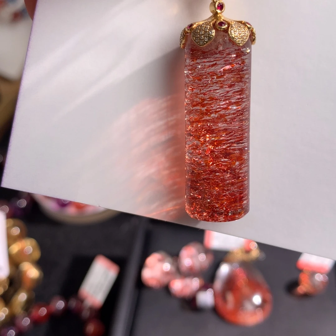 18K金镶嵌手串水晶金草莓吊坠