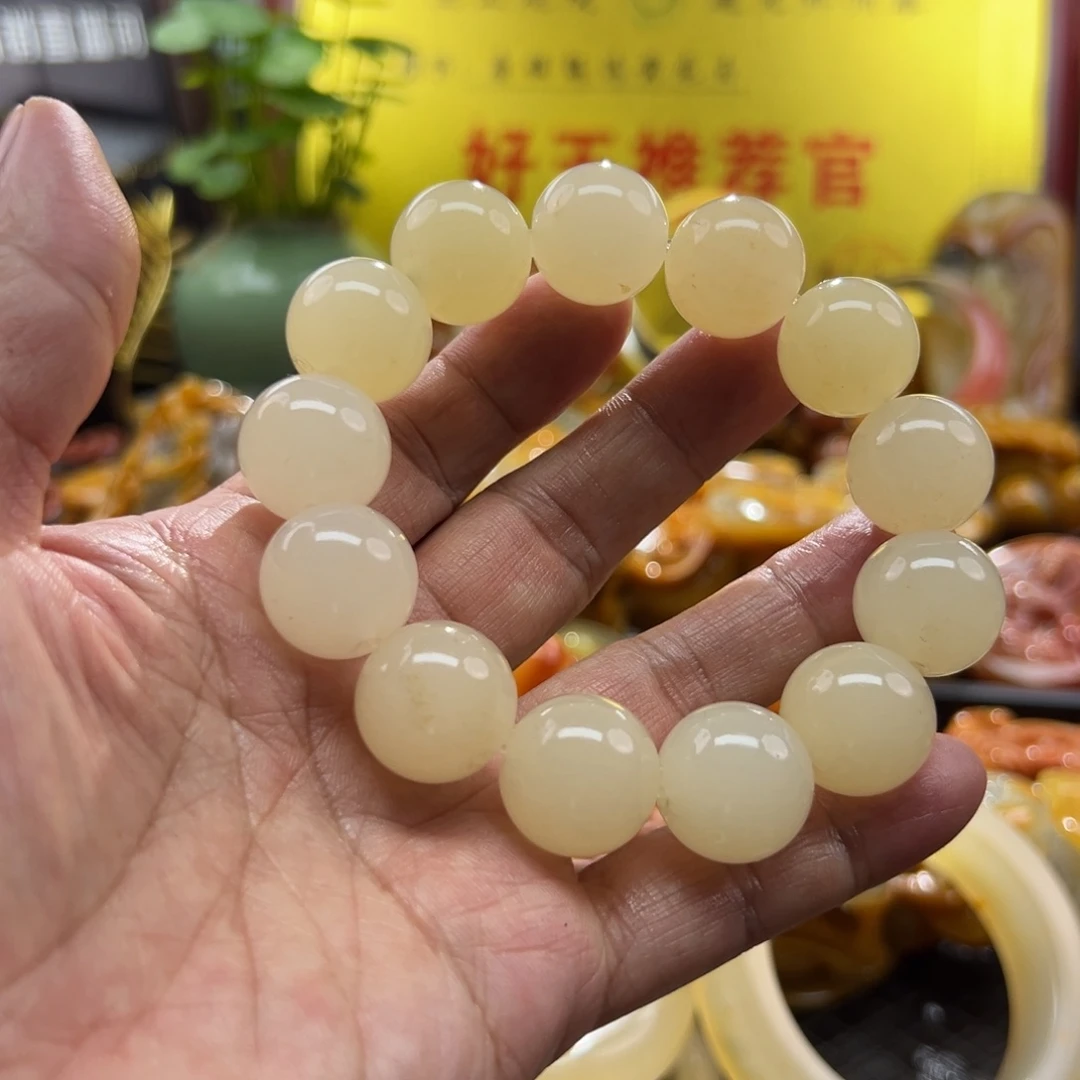 颈饰未镶嵌石英质玉