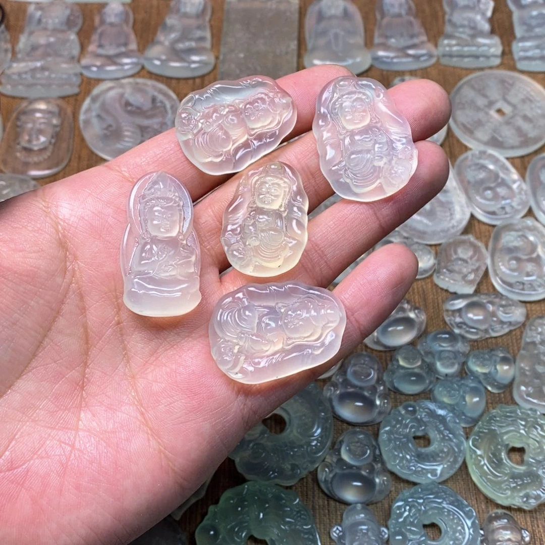 岫玉吊坠(不含链)未镶嵌瘦*啦