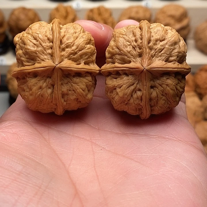 文玩核桃把件用****4……………………………………