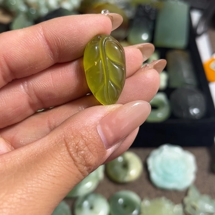 蛇纹石玉合金颈饰