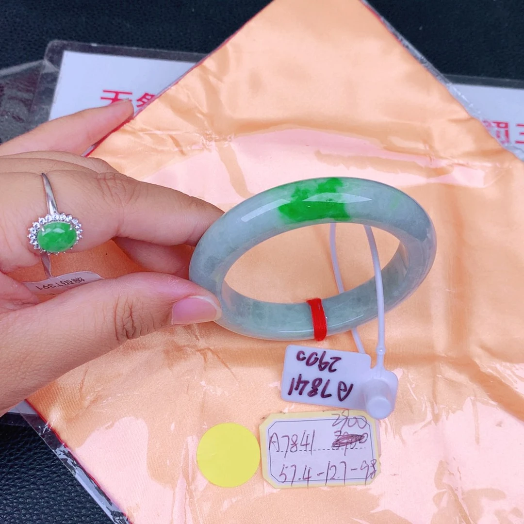 翡翠手镯未镶嵌缅甸翡翠