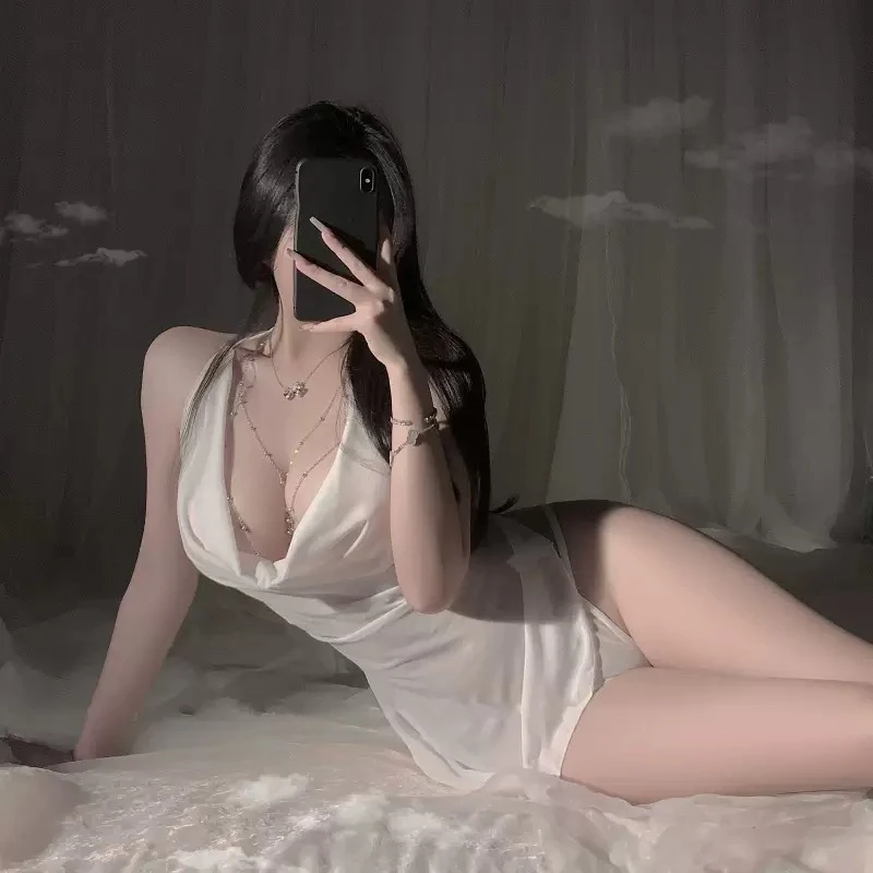 纯欲挂脖网纱荡领显身材精致性感睡裙