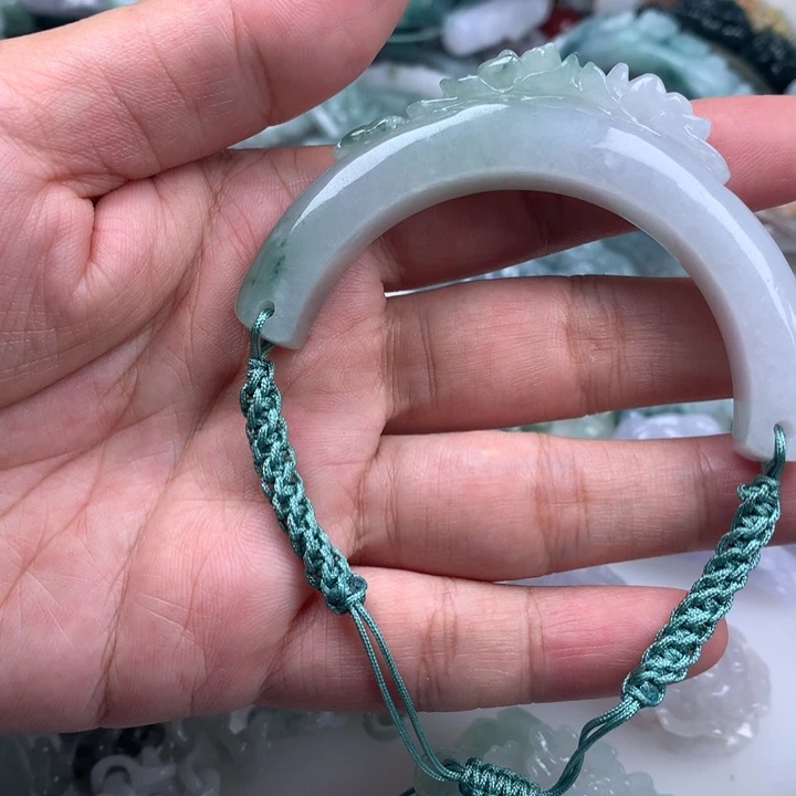 颈饰未镶嵌翡翠琴*