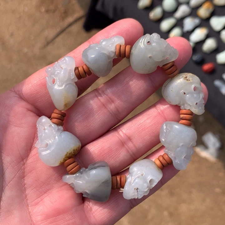 颈饰未镶嵌透闪石质玉