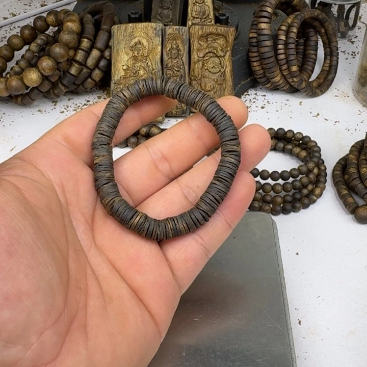 丹***沉香绿奇楠沉香0.8mm沉水片片珠10g毕业款