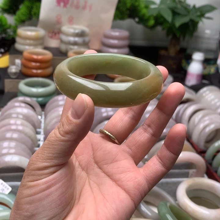 石英质玉未镶嵌手镯