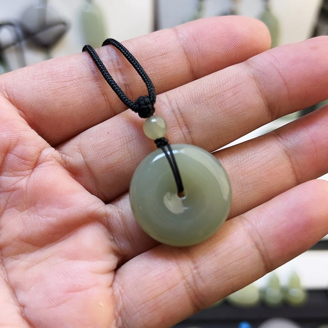 吊坠(赠链)未镶嵌和田玉666