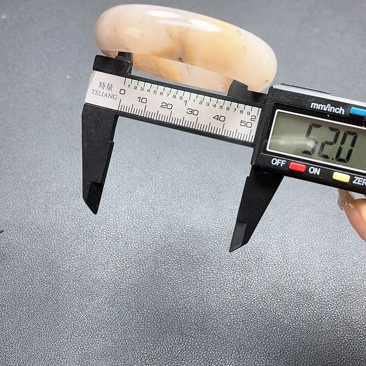 【闪购商品】石英质玉手镯未镶嵌