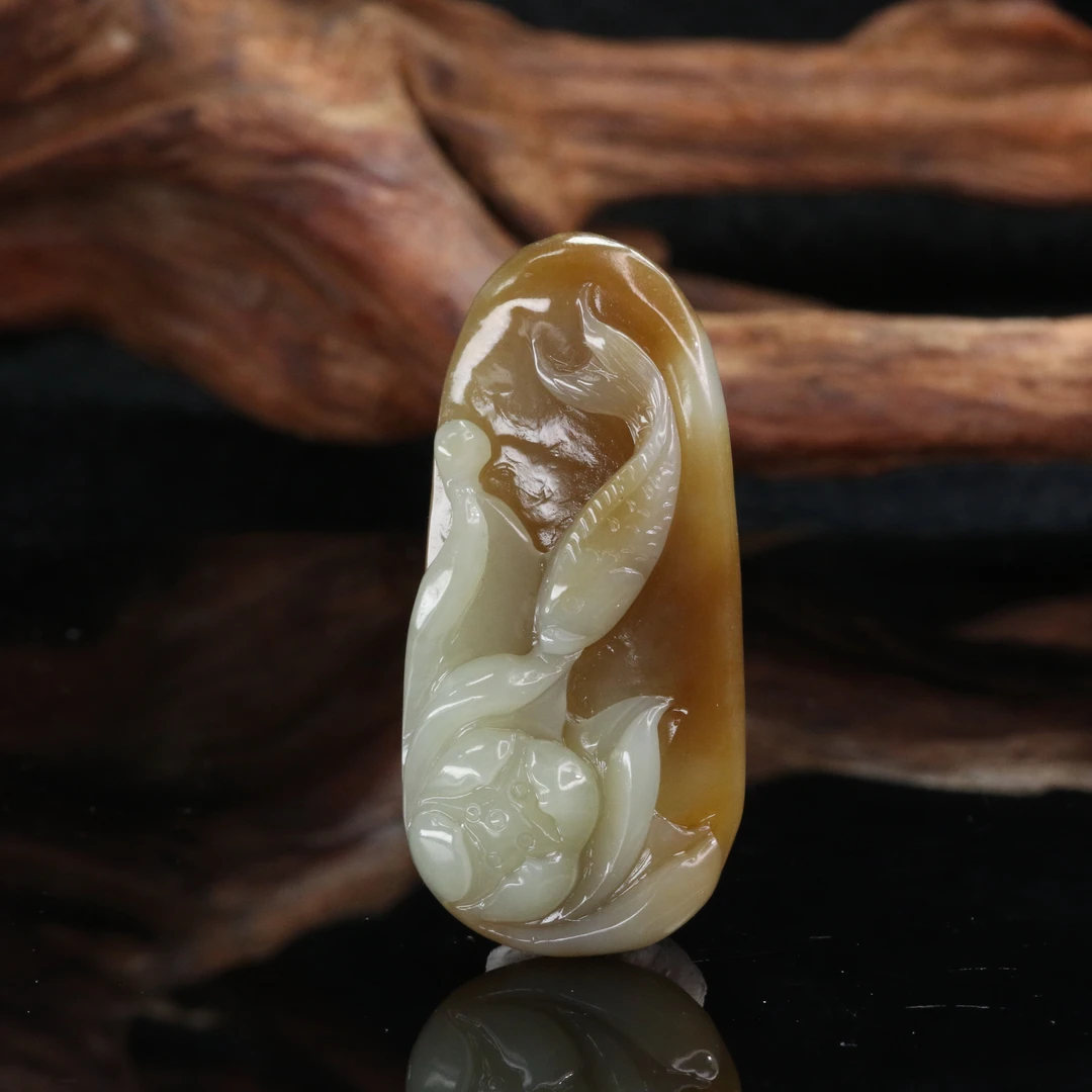 lot4和田玉糖白荷叶鱼/400313厦门保利拍卖