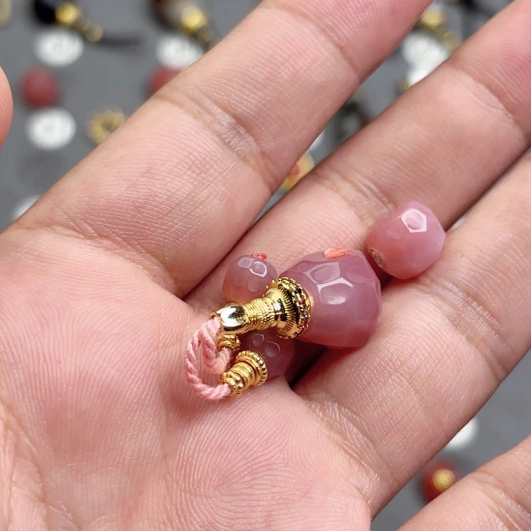 L***…玛瑙/玉髓文玩配饰未镶嵌