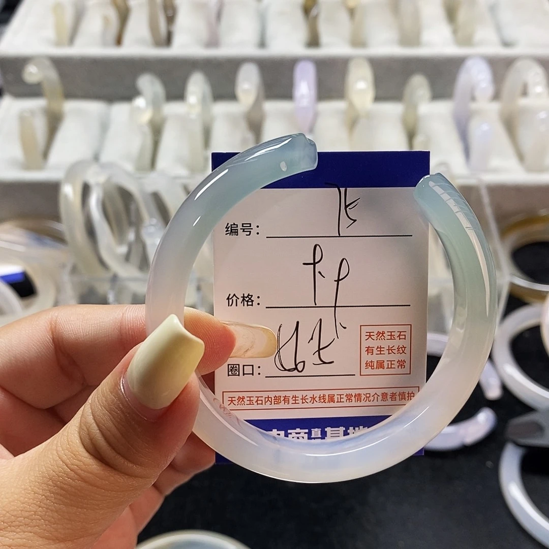 玛瑙/玉髓手镯未镶嵌75