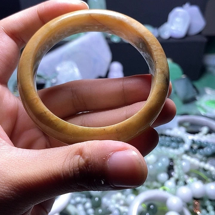 翡翠未镶嵌颈饰黄翡手镯