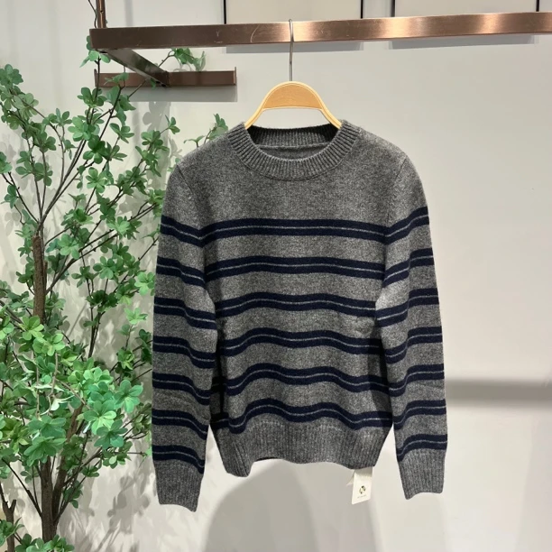 优雅休闲条纹毛衫