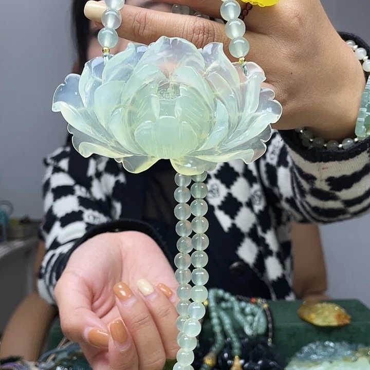 蛇纹石玉未镶嵌颈饰