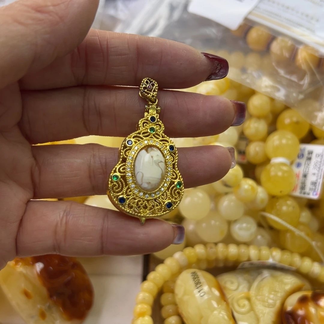 琥珀珠宝奇石未镶嵌